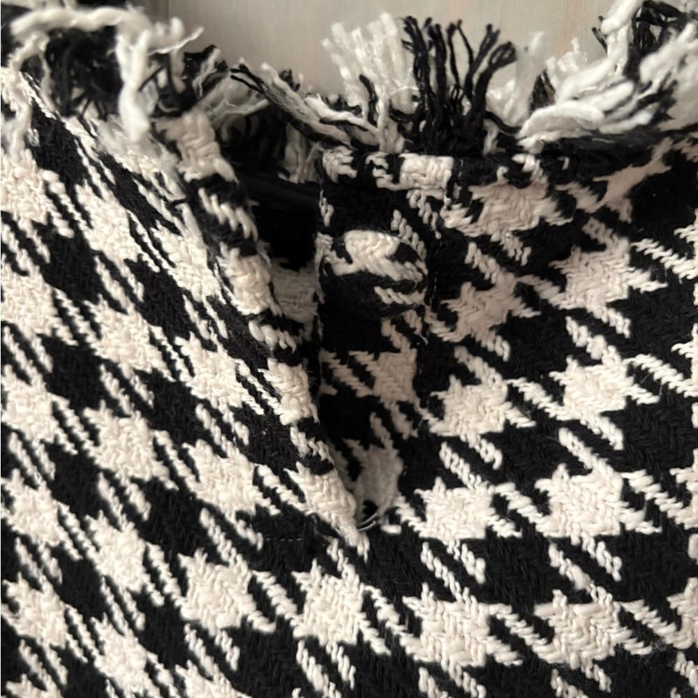 Black and Cream Houndstooth Top - Picture 2 of 6
